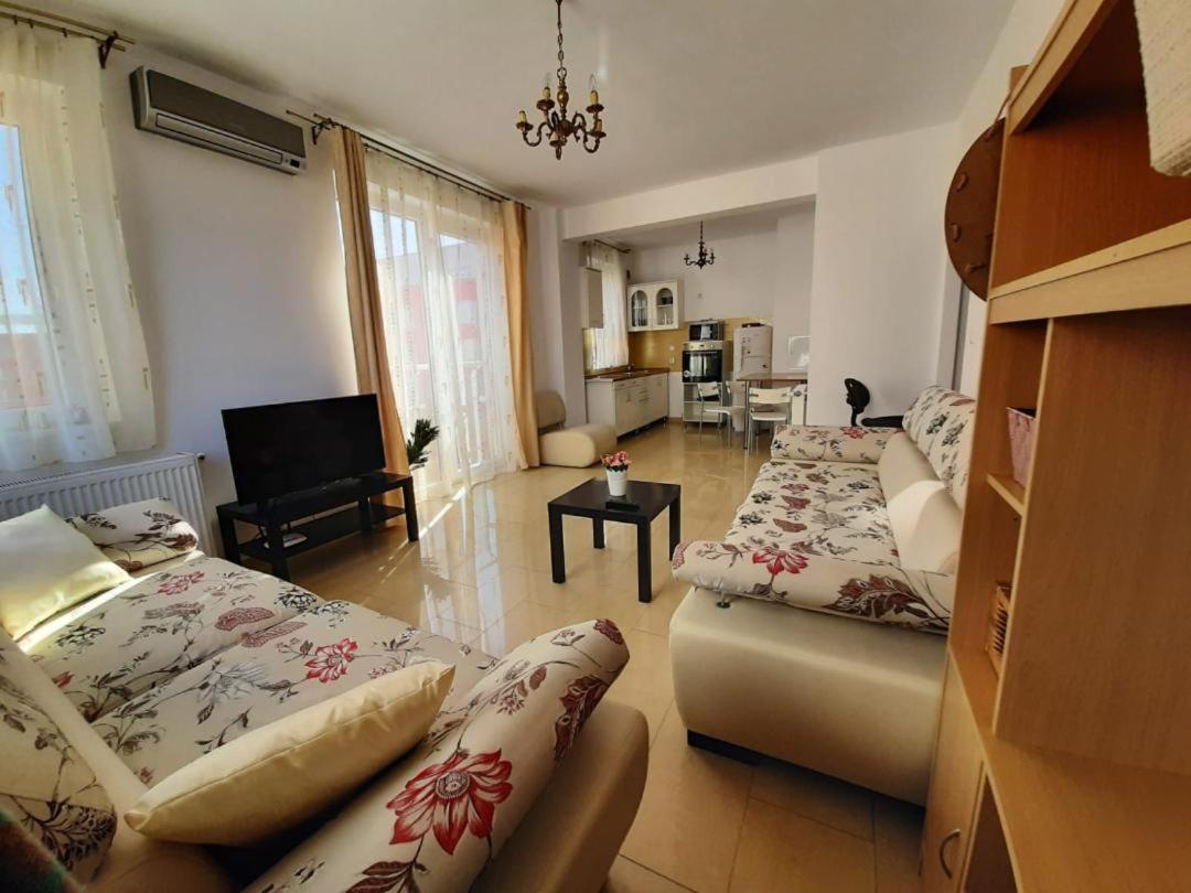 Arad Chic Apartament Uta Eksteriør bilde